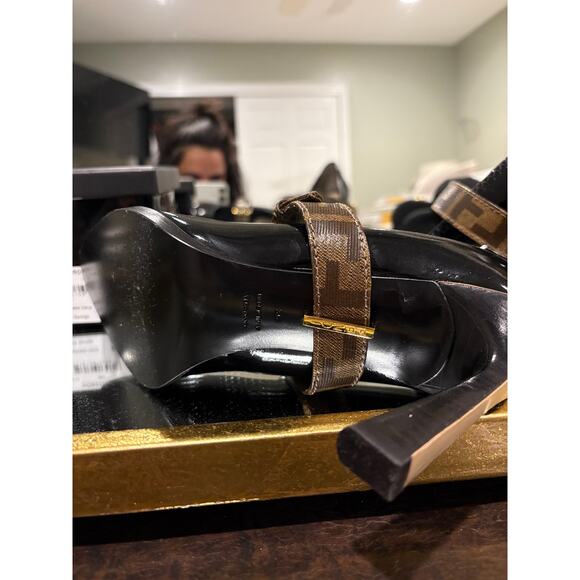 FENDI Zucca FF Logo Patent Leather Pumps Women's US 6 IT36 NWT - Picture 10 of 12